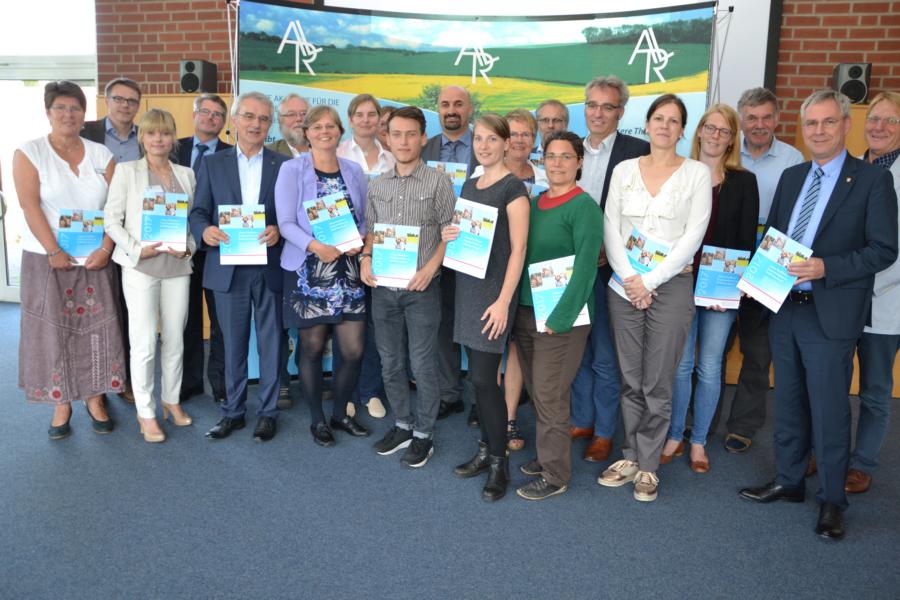 „Neue Nachbarn – Zusammenleben im Ländlichen Raum“ – ALR e. V. legt gemeinsam mit MOZAIK Handlungsempfehlungen zur Integration von Flüchtlingen im ländlichen Raum vor